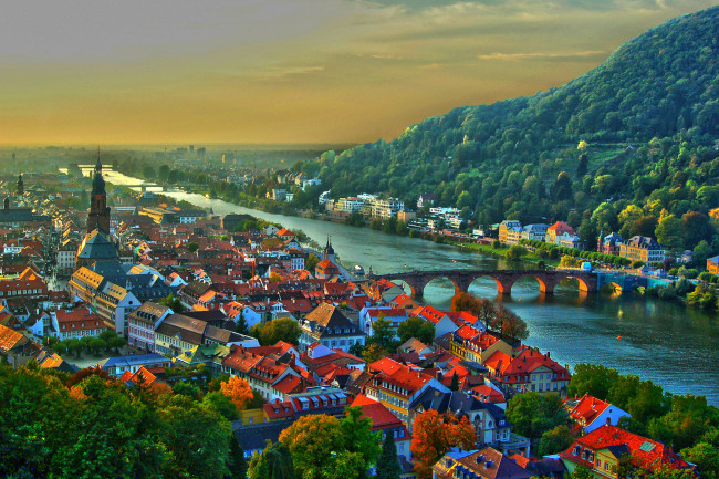 Обои картинки фото heidelberg, germany, города, гейдельберг, германия, neckar, river, хайдельберг, река, неккар, мост, здания, крыши, холм, закат