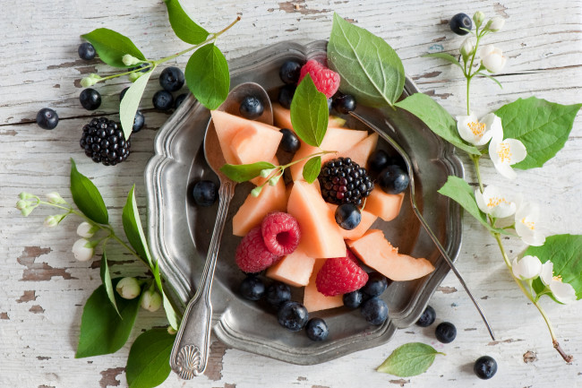 Обои картинки фото еда, мороженое,  десерты, ягоды, фрукты, жасмин, фруктовый, салат