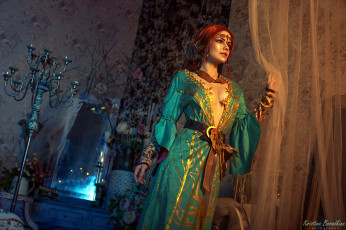 Картинка девушки екатерина+семадени трисс меригольд косплей ожерелье платье зеркало подсвечник шторы