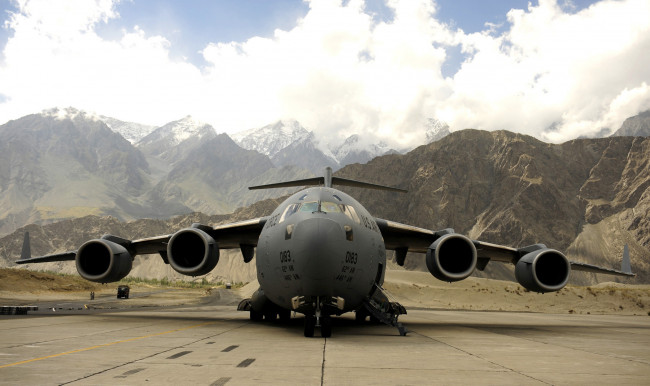 Обои картинки фото авиация, военно, транспортные, самолёты, горы, самолёт