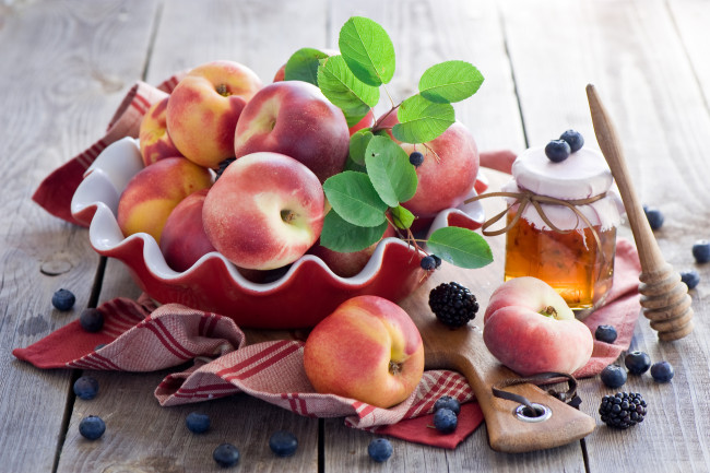 Обои картинки фото еда, фрукты,  ягоды, мёд, ягоды, персики