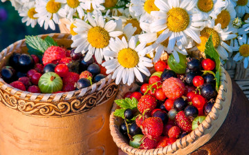 обоя еда, фрукты,  ягоды, ягоды, ромашки, цветы, туески
