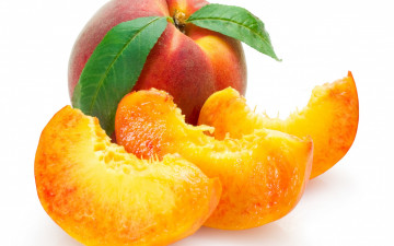 обоя еда, персики,  сливы,  абрикосы, листочки, белый, фон, фрукты, крупным, планом, дольки