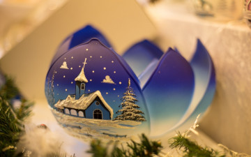 обоя праздничные, - разное , новый год, рождество, petal, новый, год, new, year, christmas, синий, лепесток, зима, шар, winter, blue, ball
