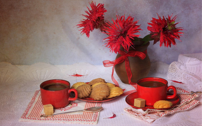 Обои картинки фото еда, натюрморт, стиль, сахар, чай, чашки, печенье, цветы, текстура, красный, цвет