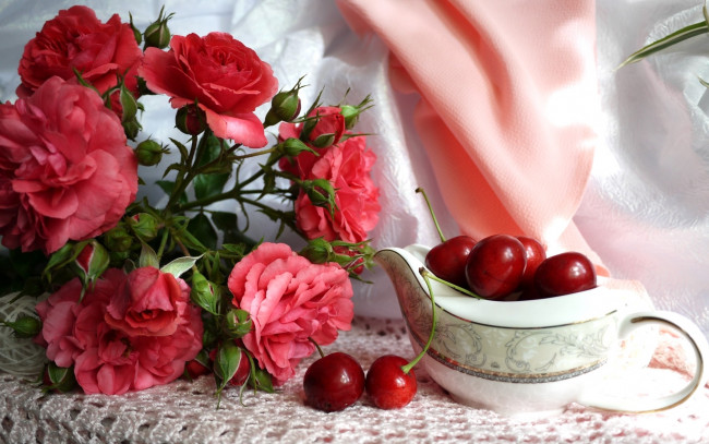 Обои картинки фото еда, вишня,  черешня, розы, цветы, лето, платок, ягоды