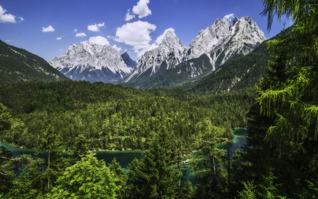 Обои картинки фото природа, горы, река, бавария, bavaria, alps, альпы, wetterstein, mountains, панорама, лес, германия, zugspitze, хребет, веттерштайн, цугшпитце, germany
