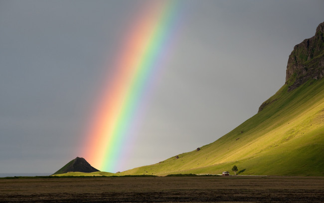 Обои картинки фото природа, радуга, домик, поле, склон, горы