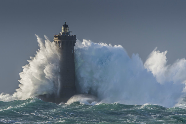 Обои картинки фото природа, стихия, blue, маяк, storm, море, lighthouse, wave, sea, шторм, волна