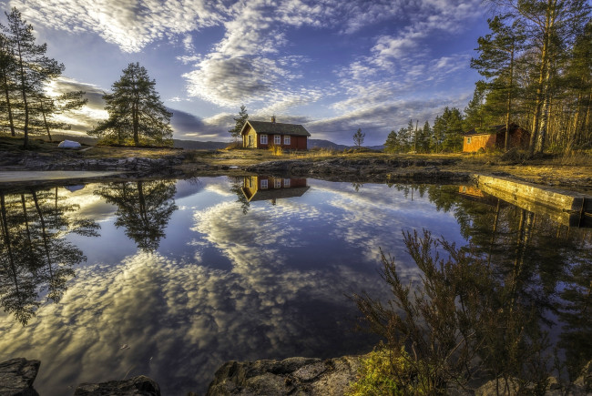 Обои картинки фото природа, реки, озера, деревья, облака, ringerike, озеро, норвегия, рингерике, norway, дома, отражение