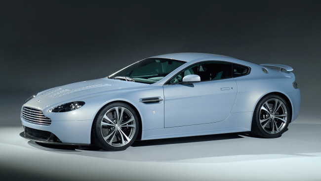 Обои картинки фото aston martin v12 vantage rs concept 2007, автомобили, aston martin, 2007, concept, aston, martin, v12, vantage, rs