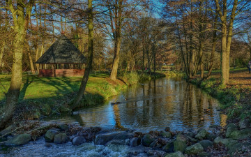 Картинка германия природа парк водоем камни беседка деревья