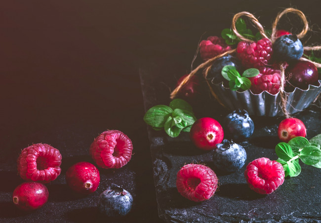 Обои картинки фото еда, фрукты,  ягоды, черника, малина