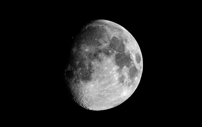 Обои картинки фото waxing, gibbous, moon, космос, луна