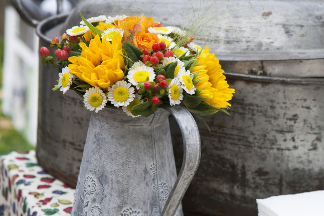 Обои картинки фото цветы, букеты,  композиции, bouquet, pitcher, flowers, букет, кувшин