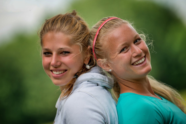 Обои картинки фото julia thiem and sonja larsen, девушки, julia thiem, теннисистки
