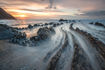 Картинка природа побережье испания баррика скалы хребет дракона камни море