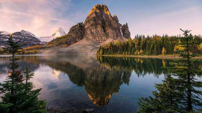 Обои картинки фото sunburst lake, mount assiniboine, british columbia, canada, природа, реки, озера, sunburst, lake, mount, assiniboine, british, columbia