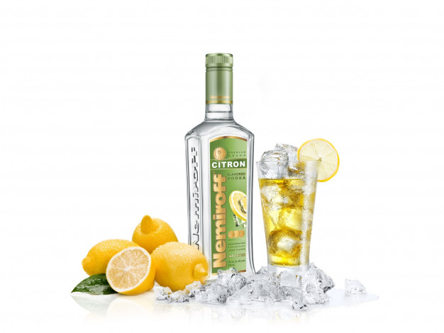 Обои картинки фото бренды, nemiroff, стакан, лимон, лед, водка