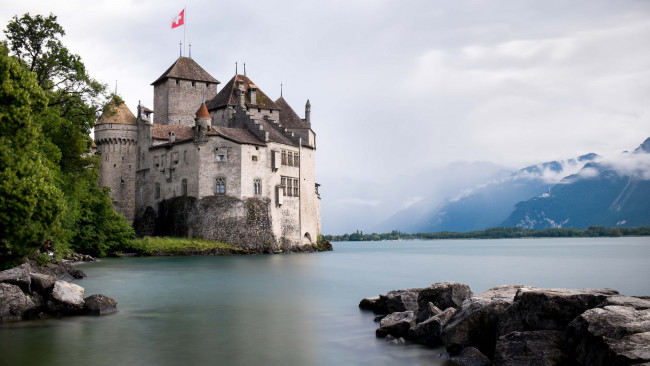 Обои картинки фото chillon castle switzerland, города, замки швейцарии, озеро, горы