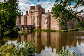 Картинка castle+at+herstmonceux города замки+англии парк замок