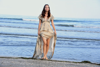 Картинка девушки barbara+palvin берег ноги море платье модель