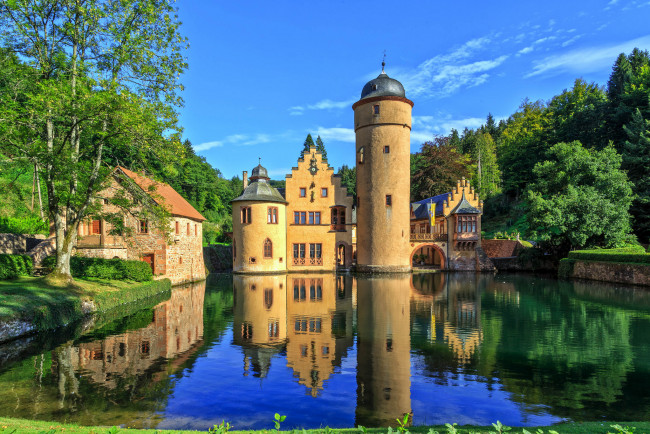 Обои картинки фото mespelbrunn castle - lower franconia,  germany, города, замки германии, замок, парк