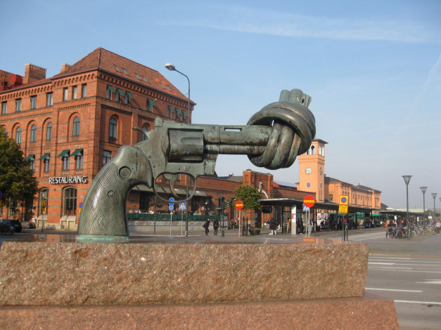 Обои картинки фото города, копенгаген, дания, узел, пистолет, ствол