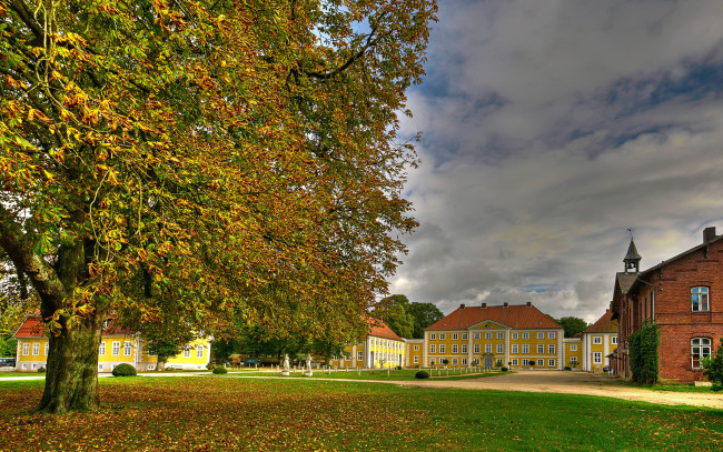 Обои картинки фото wotersen, castle, germany, города, дворцы, замки, крепости, дерево, дворец, каштан, германия