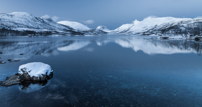 Обои картинки фото природа, реки, озера, горы, снег, озеро, сенья, норвегия