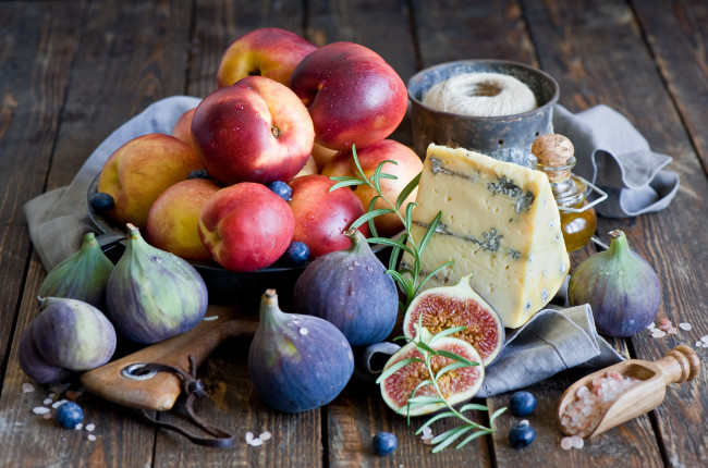 Обои картинки фото еда, натюрморт, осень, доска, листья, масло, сыр, фрукты, груши