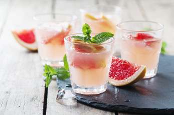 Картинка еда напитки +коктейль мята стаканы напиток фрукты грейпфрут листья лёд
