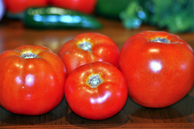 Обои картинки фото еда, помидоры, крупные, томаты
