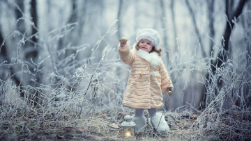 обоя разное, люди, милая, маленькая, девочка, стоит, размытый, фон, зимний, лес, пальто, меховая, шапка