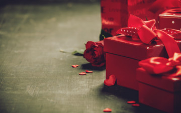Картинка праздничные подарки+и+коробочки коробки подарки роза сердечки