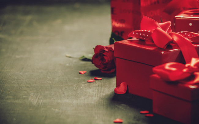 Обои картинки фото праздничные, подарки и коробочки, коробки, подарки, роза, сердечки