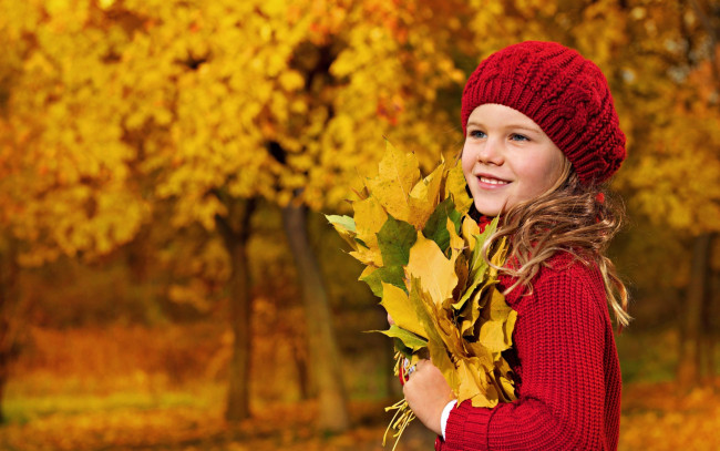 Обои картинки фото разное, дети, девочка, шапка, листья, осень