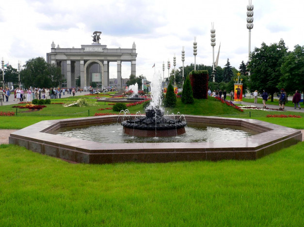 Обои картинки фото москва, ввц, города, россия, столица, фонтан, парк, трава