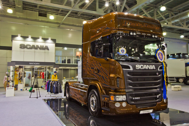 Обои картинки фото scania, автомобили, выставки, уличные, фото, дизельные, двигатели, судовые, ab, автобусы, грузовые, швеция