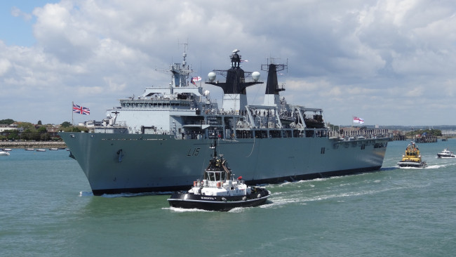 Обои картинки фото hms bulwark , l15, корабли, разные вместе, боевой, флот