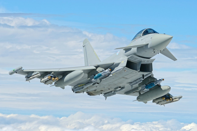 Обои картинки фото eurofighter typhoon, авиация, боевые самолёты, истребитель