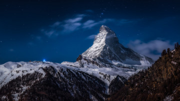 Картинка природа горы пейзаж вид заснеженная гора голубое небо ночное время