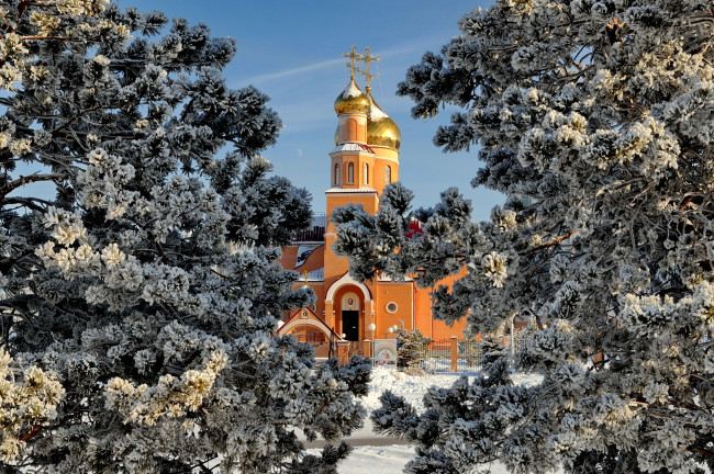 Обои картинки фото свято, никольский, храм, темиртау, города, православные, церкви, монастыри, деревья, зима