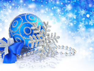 Картинка праздничные украшения бусы снежинки шарик