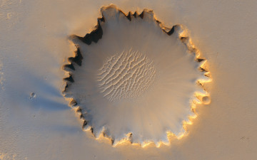 Картинка mars+victoria+crater космос марс mars поверхность crater victoria грунт пространство планета