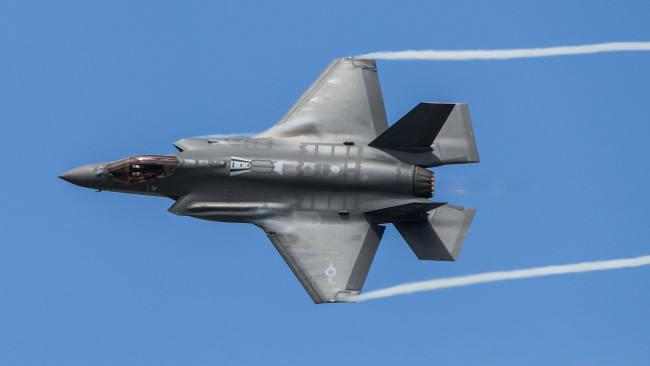 Обои картинки фото lockheed martin f-35 lightning ii, авиация, боевые самолёты, ввс