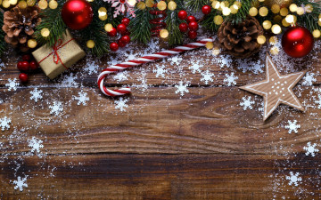 Картинка праздничные украшения звезда шишки ягоды ёлка снежинки блики