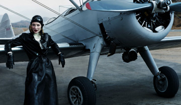 обоя Cate Blanchett, девушки, очки, шлем, плащ, самолет, актриса