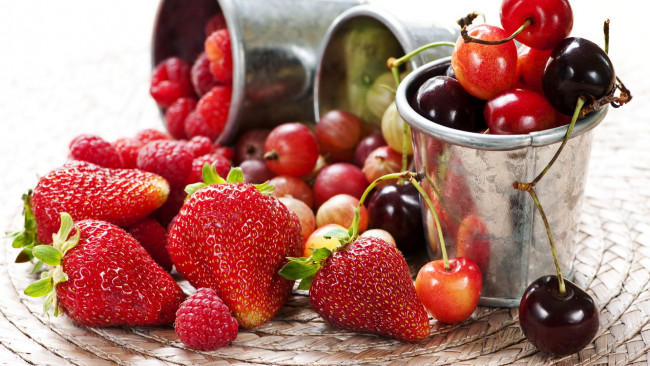 Обои картинки фото еда, фрукты, ягоды, крыжовник, малина, черешня, клубника