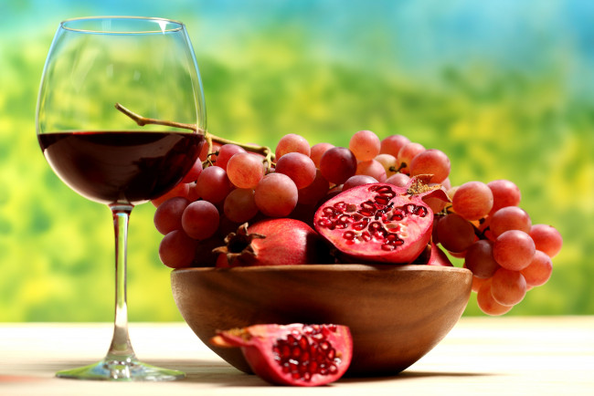 Обои картинки фото еда, напитки, сок, бокал, вино, виноград, гранат